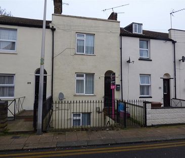 4 Bed - Saunders Street, Gillingham - Photo 1