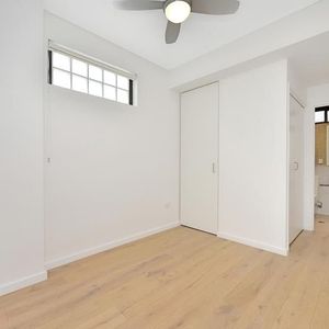 SPACIOUS ONE BEDROOM UNIT IN THE HEART OF MAROUBRA! AVAILABLE NOW! - Photo 2