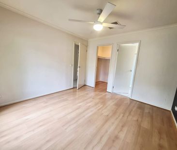 Comfortable, Convenient & Lots Of Natural Light - Photo 3