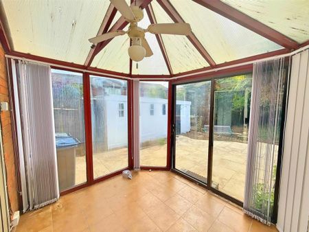 3 bedroom semi-detached house to rent - Photo 3