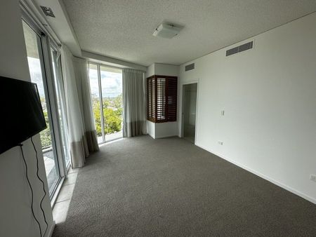 Executive 3-bedroom, 2-bathroom unit in the heart of Mooloolaba - Photo 4