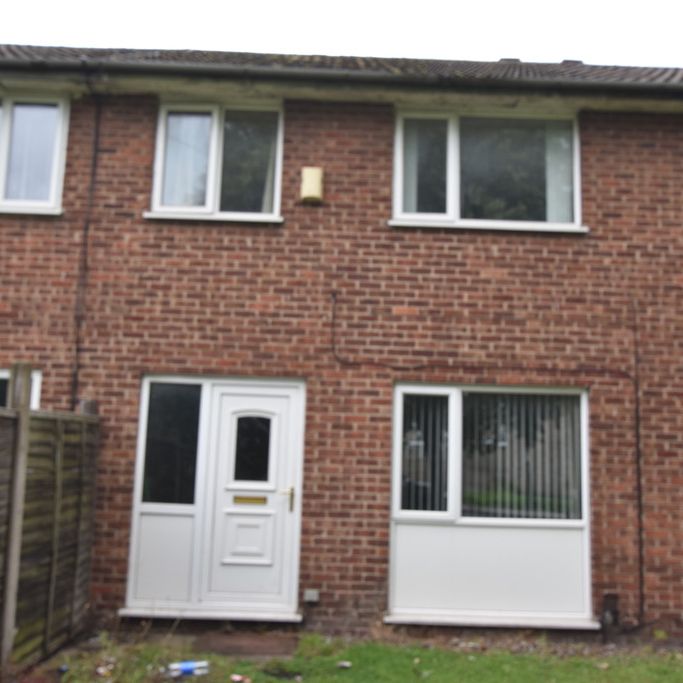 3 Bedroom Mid Terraced House - Photo 1