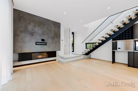 4 Bed, 3 Bath - Photo 2