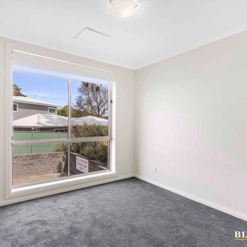 Bright and Modern Ground-Level Townhouse in Ainsworth Terrace - Photo 1