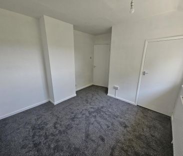 3 bedroom end of terrace house to rent - Photo 4
