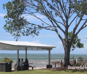 SHORT WALK TO BEACH - 3 BEDROOM HOME WITH FENCED YARD - Photo 1