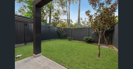 Splendid contemporary townhome in esteemed address - Photo 5