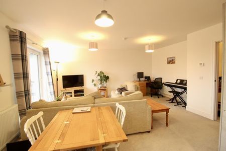 2 bedroom flat to rent - Photo 2