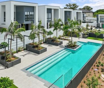 Luxury 4 Bedrooms Townhouse - Photo 1