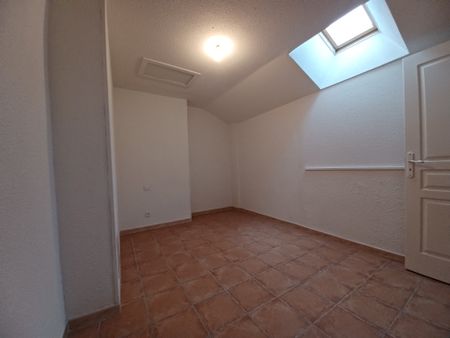 Location Appartement 2 pièces 46m² LEZIGNAN CORBIERES 11200 - Photo 4
