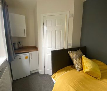1 bedroom in a house share to rent - Photo 6