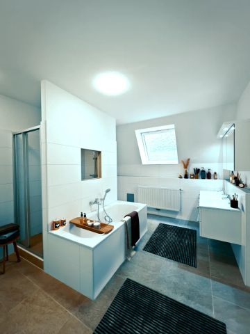 4-Zimmer-Erstbezug nach Sanierung nahe Schlossberg – Provisionsfrei! - Photo 5