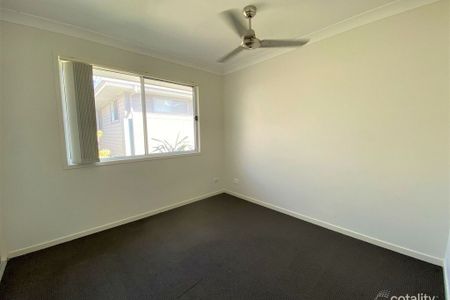 Spacious Modern Townhouse in Prime Location - Photo 2