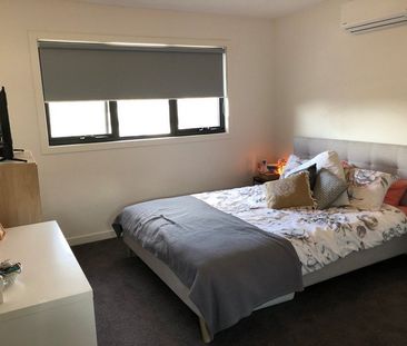 Stylish 2 Bedroom Town House - Photo 4