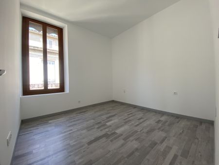 Location Appartement 3 pièces 62m² NIMES 30000 - Photo 4
