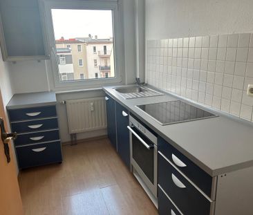 Bald verfügbar! Gemütliche Wohnung im Dachgeschoss mit Sichtbalken! - Photo 5