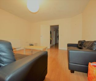 2 bedroom Flat in 14 Ragland Road, Leeds - Photo 5