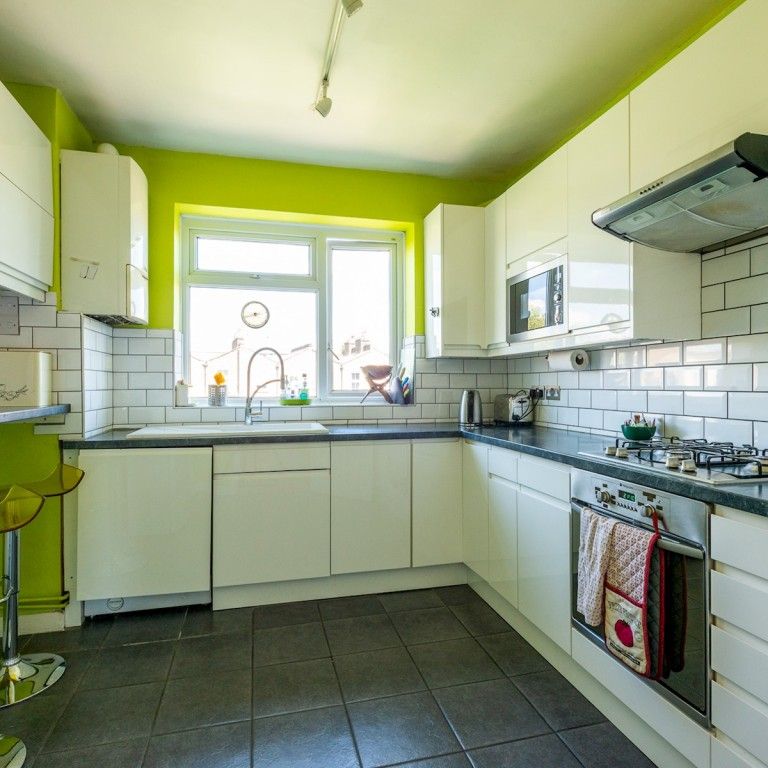 74 Brighton Road, London, N16 8EG, London - Photo 1