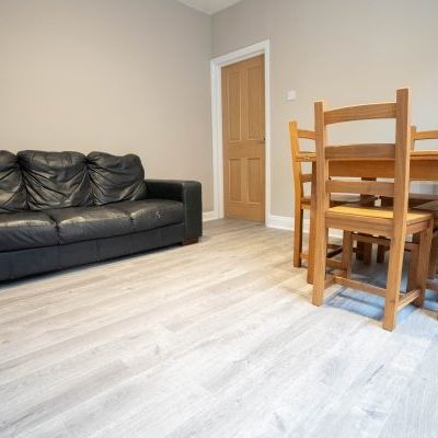 3 Bed Semi-Detached House, Hill Lane, SO15 - Photo 1