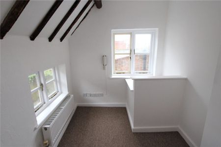 2 Bedroom House - Church Street, Romsey - Photo 5