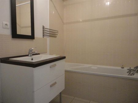 Location Appartement 3 pièces 63m² LILLE 59000 - Photo 3