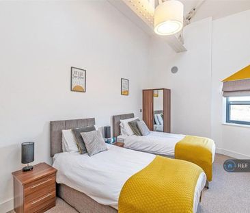 2 bedroom penthouse to rent - Photo 6