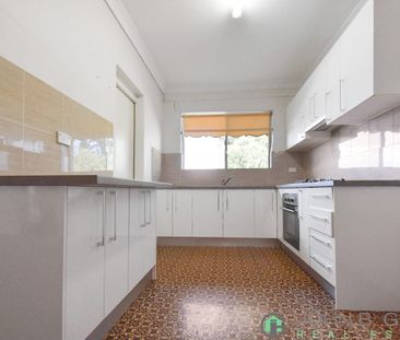 LOCATION, LOCATION! - Photo 5