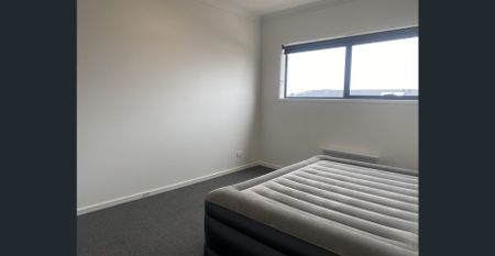 Nearly new property in prime Location - Photo 4