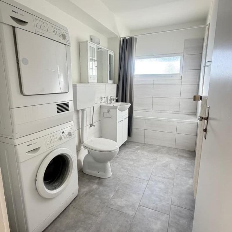 "Rénové, Beau, grand appartement avec balcon!" - Photo 1