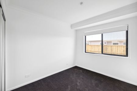 Stylish & Modern 4 Bedroom Home In Tallowood Ridge - Photo 3