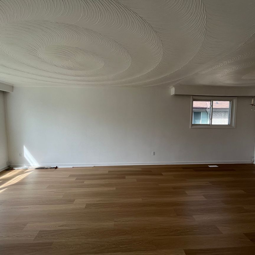 For Lease - 94 Pleasant View Drive Unit# Upper, Toronto, Ontario - Photo 1