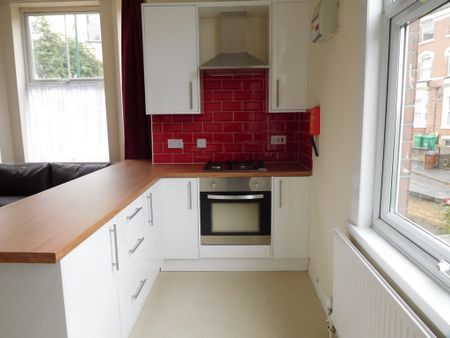 2 Bedroom Flat To Rent in Nottingham - Photo 2