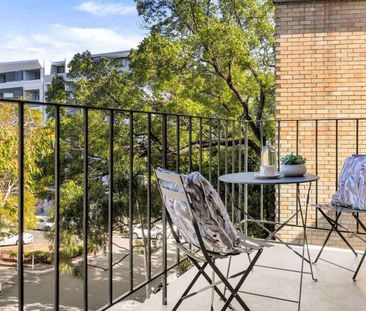 Stylish One-Bedroom Apartment in the Heart of Marrickville - Photo 5