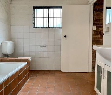 THREE BEDROOM TERRACE IN A PEACEFUL LOCATION - Photo 4