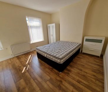 4 bedroom terraced house to rent - Photo 6