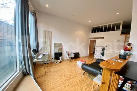 Superbly located & offering 528 Sq. Ft. of living & entertaining space - Photo 2