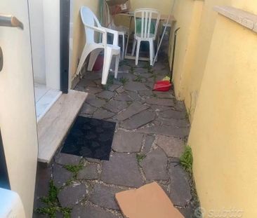 OSTIA MONOLOCALE ARREDATO Con CORTILE PRIVATO - Foto 5