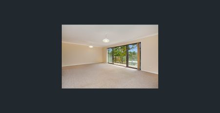 Spacious Family Living with Retro Charm! - Photo 3