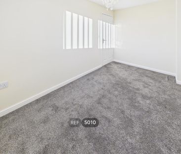 3 bedroom flat to rent - Photo 3