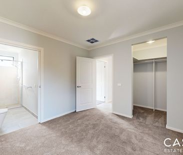 22 Zoe Lane, Officer - Photo 4