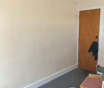 Room in a Shared House, Otley Road, LS6 - Photo 1