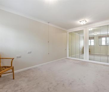 2 bedroom retirement property to rent - Photo 2