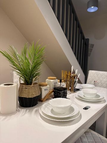 3 bedroom flat to rent - Photo 2