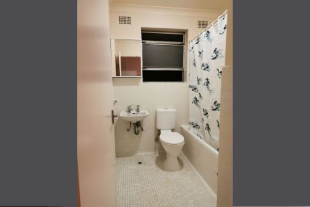 Two Bedroom Unit - Close to amenities - Photo 3