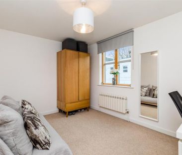 3 bedroom end of terrace house to rent - Photo 2