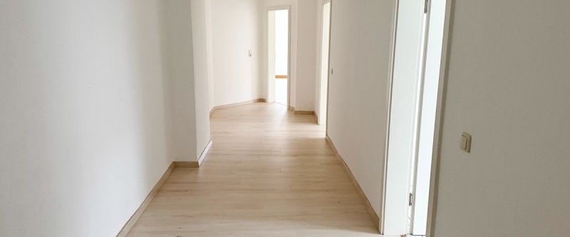 Geräumige 2-Raum-Wohnung mit PKW-Stellplatz auf der Talstraße in Annaberg-Buchholz! - Photo 1