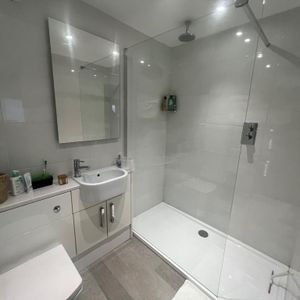 4 bedroom semi-detached house to rent - Photo 2