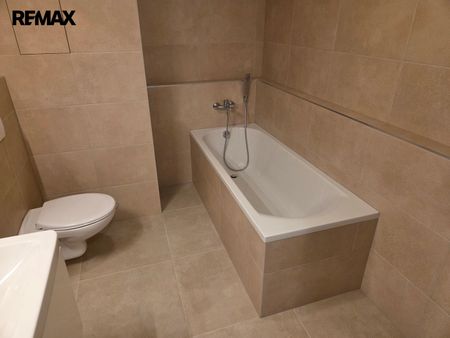 Pronájem bytu 1+kk v osobním vlastnictví 37 m², České Budějovice - Fotografie 3