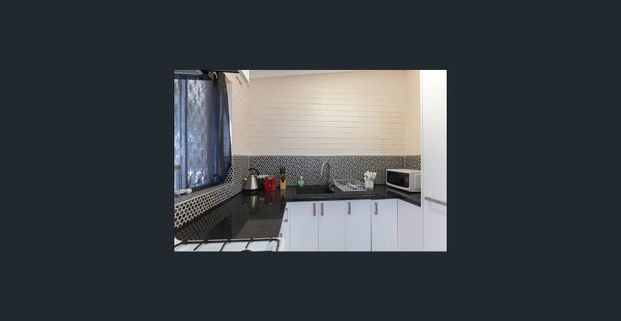 One bedroom UNFURNISHED unit in excellent location - Photo 1