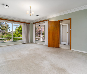 Spacious 4 Bedroom Home with Study Available for Rent - Photo 2